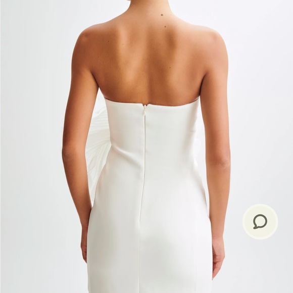 Elegant White Strapless Dress - Picture 5 of 8